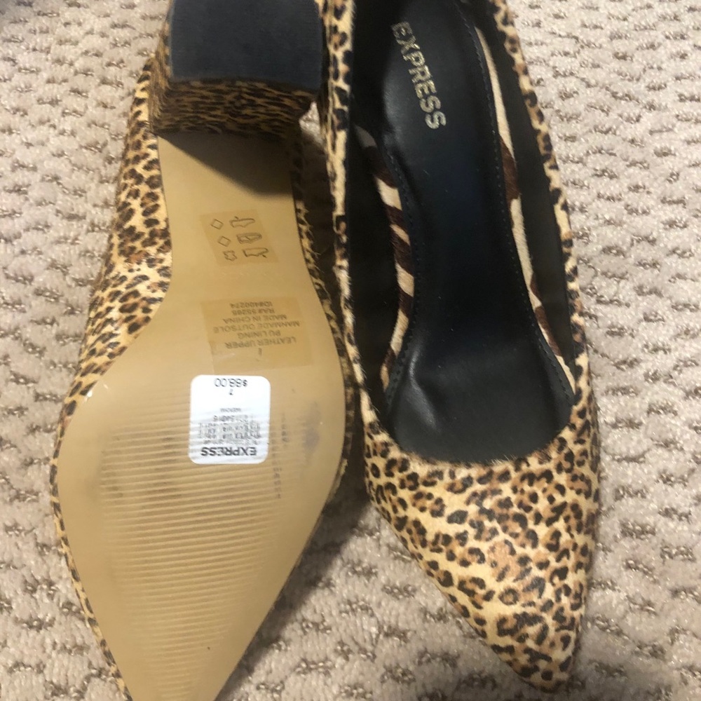 🔥🔥REDUCED!! NWT Express brand suede pumps shoes